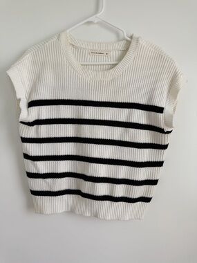 Striped Knit Sleeveless Sweater Vest - White with Black Stripes